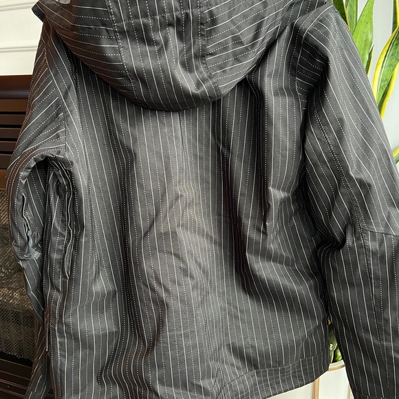 Burton women’s ski jacket - like new - Picture 2 of 7